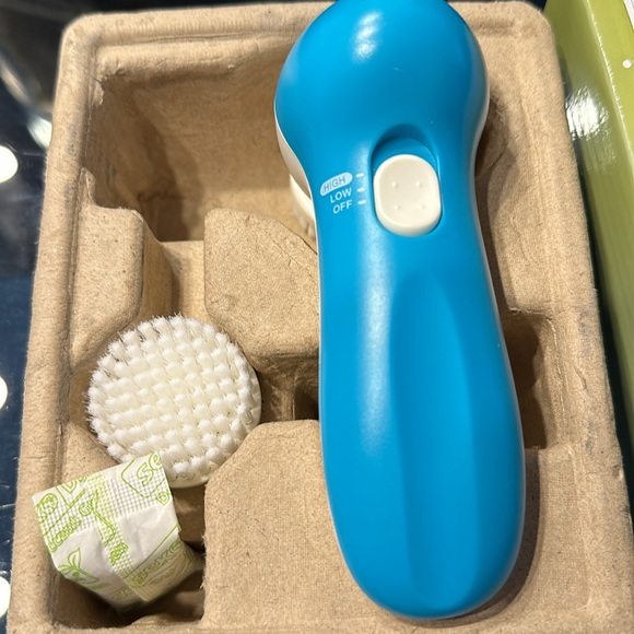 ❤️Cleaning Face Brush ❤️ - Picture 2 of 4